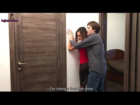 ❤️ Сексуальний ріелтор чуттєво смикає свою кицьку і трахається, продаючи свою квартиру - Кремпай ☑ Порно-відео у нас ❌