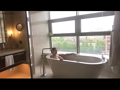 ❤️ Величезна красуня пристрасно дрочує свою кицьку у ванній ☑ Порно-відео у нас ❌